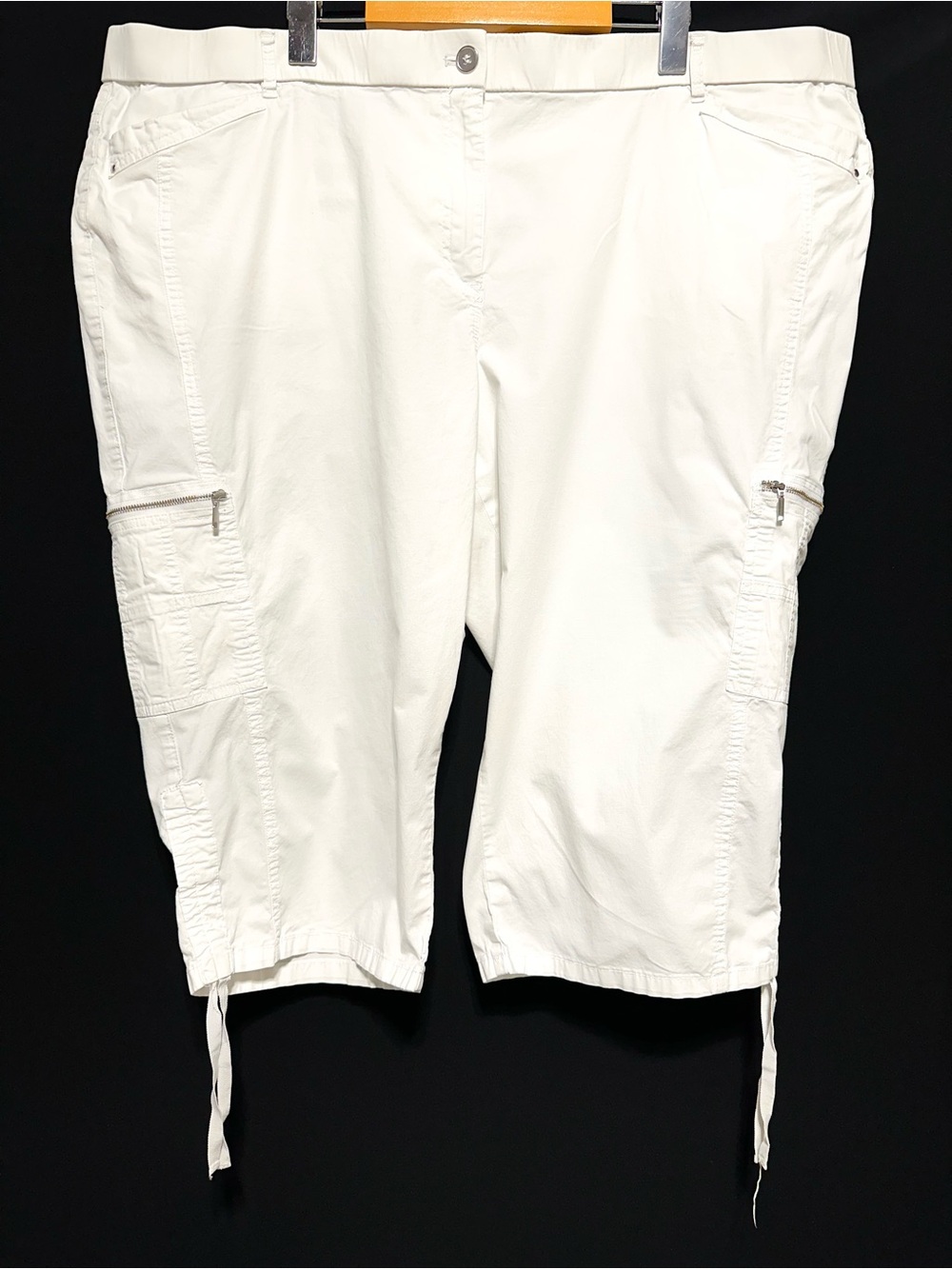 LAURA PLUS White Cargo Bermuda Shorts Utility Coastal Minimalist Plus 22